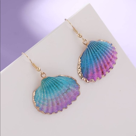 Jewelry - Mermaid Shell Dangle Earrings, Gold Trim, genuine seashell